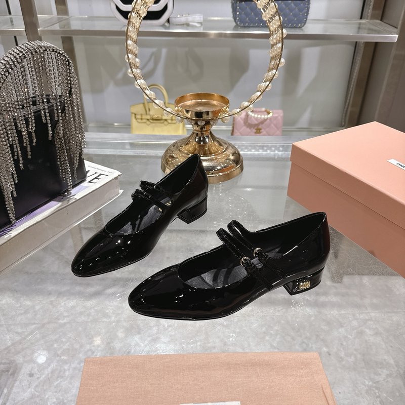 미우미우 굽 둥근 발가락 메리진 진주 버클 구두 001-213722