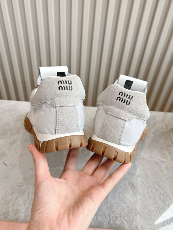 미우미우 두꺼운 밑단 캔버스 운동화 001-213757