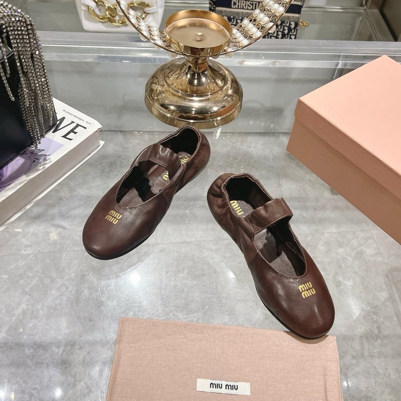 미우미우 신상 엘라스틱 발레리나 플랫 슈즈 001-213771