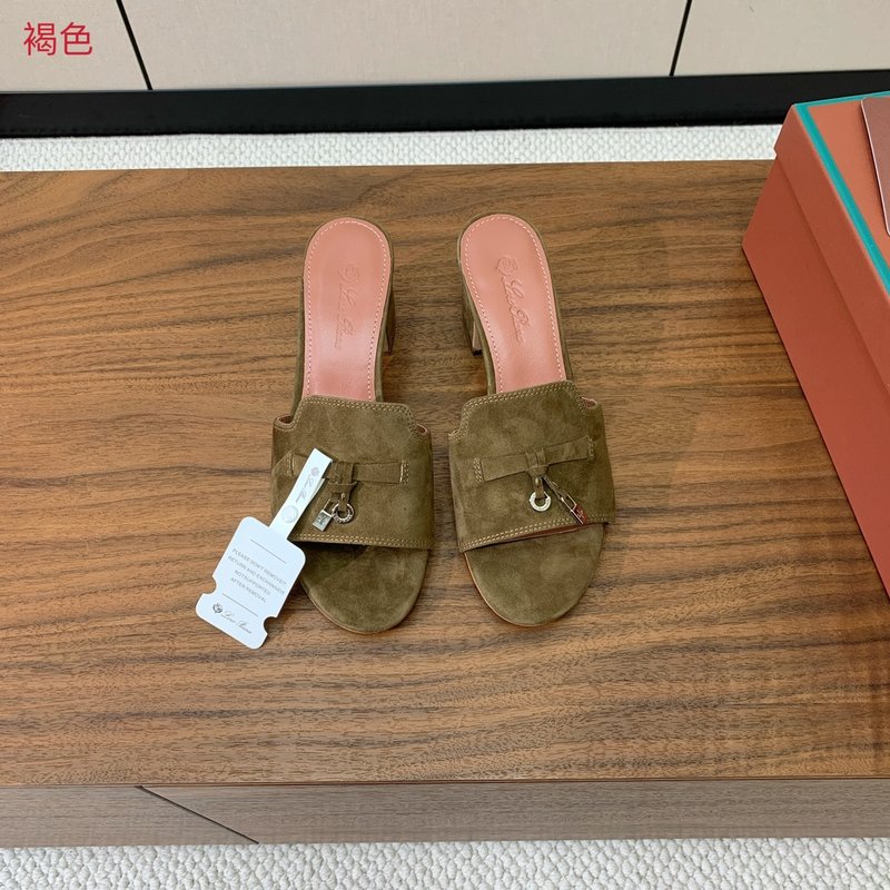 로로피아나 양가죽 미들힐 샌들 001-213801