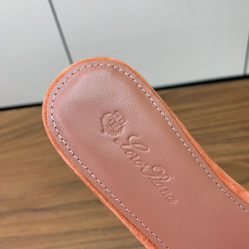 로로피아나 스웨이드 플랫 슬리퍼 001-213825