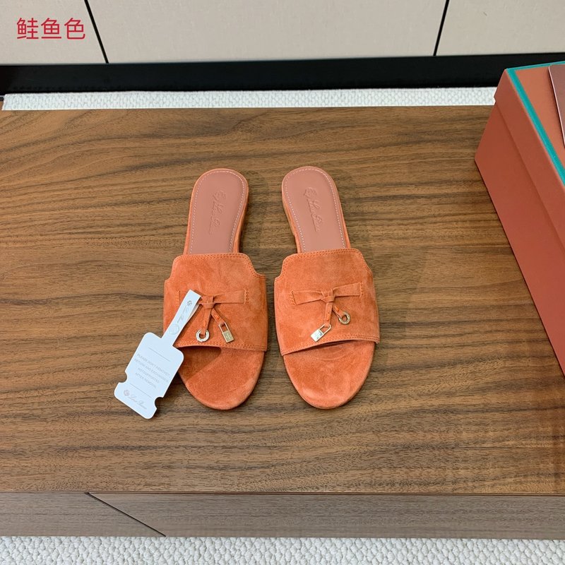 로로피아나 스웨이드 플랫 슬리퍼 001-213825