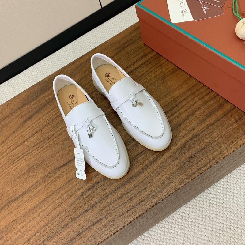 로로 피아나 레더 로퍼 001-214021