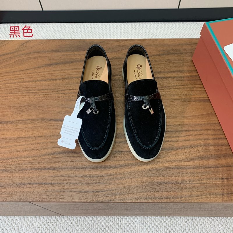 로로 피아나 스파이딩 스웨이드 로퍼 001-214022