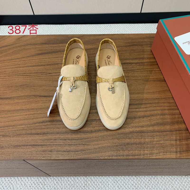 로로 피아나 스파이딩 스웨이드 로퍼 001-214024