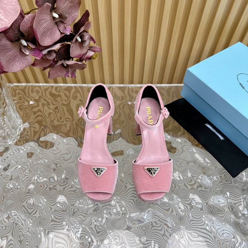 프라다 벨벳 라인스톤 굽 하이힐 001-214200