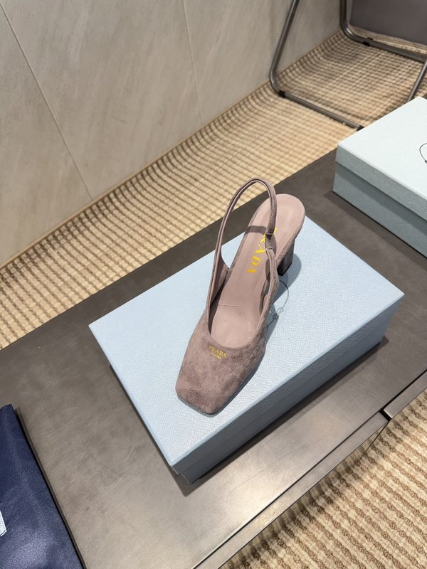 프라다 스퀘어 토 하이힐 백리스 펌프스 001-214343