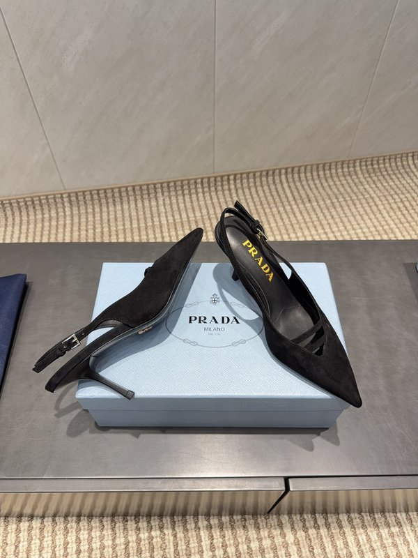 프라다 뾰족한 발가락 백버킹 캐시어 펌프스 001-214350
