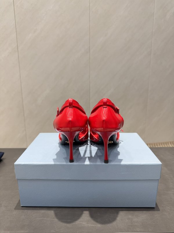 프라다 뾰족한 발가락 페이던트 펌프스 001-214364