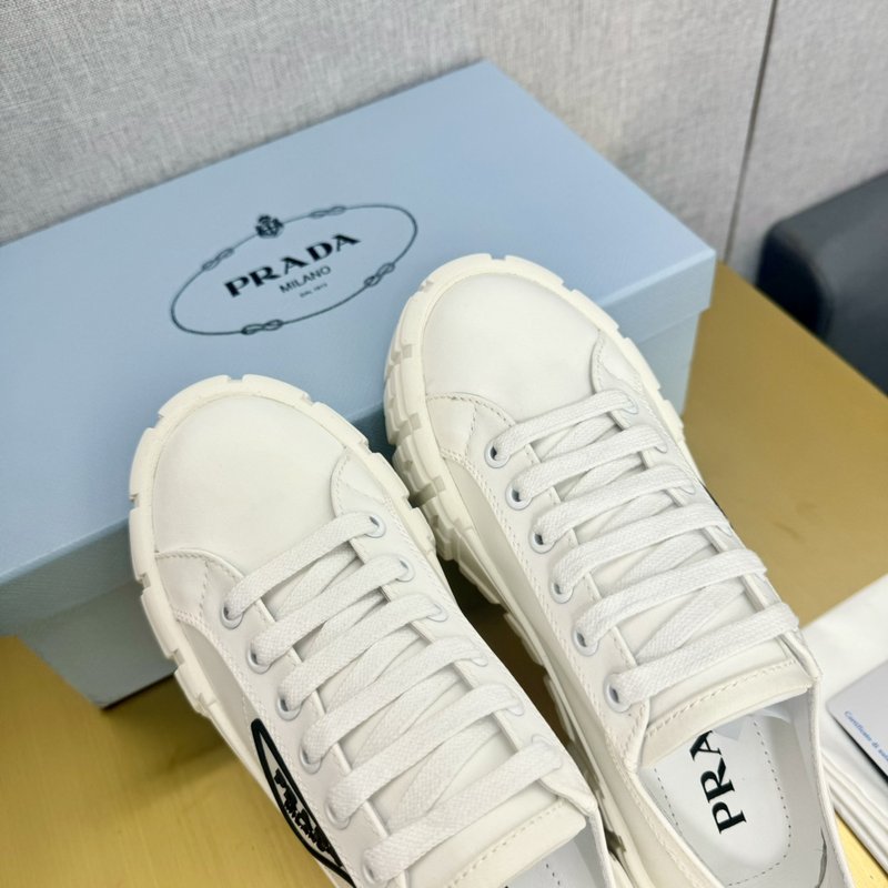 프라다 로고 프린트 두꺼운 밑단 캔버스 캐주얼 슈즈 001-214402