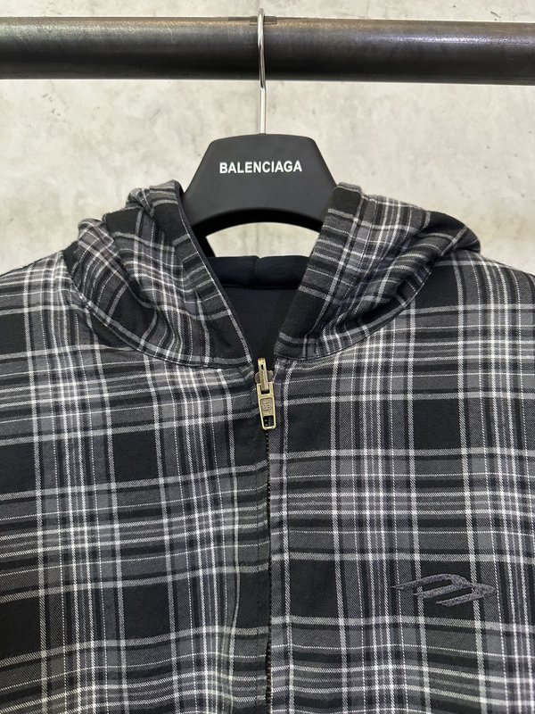 발렌시아가 체크 양면 착용 긴팔 지퍼 자켓 001-215240