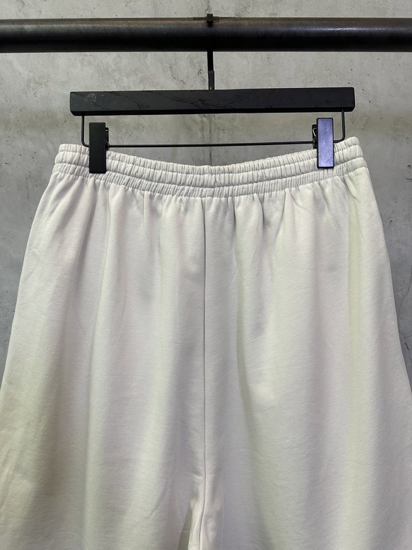 발렌시아가 콜라 웨이브 로고 자수 캐주얼 반바지 001-215294