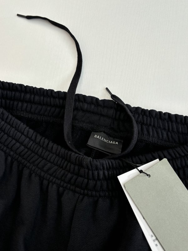 발렌시아가 자수 하프 팬츠 001-215327