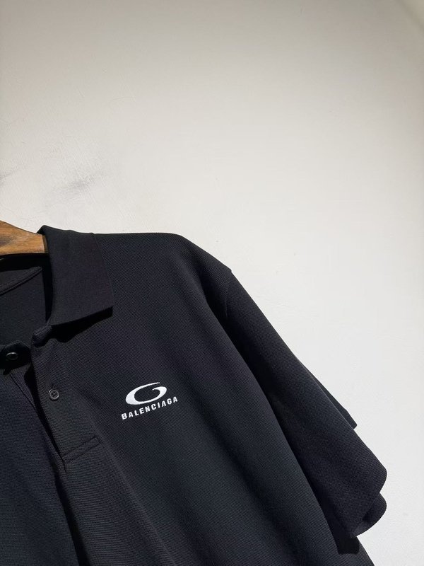 발렌시아가 블랙 로고 폴로 셔츠 001-215334