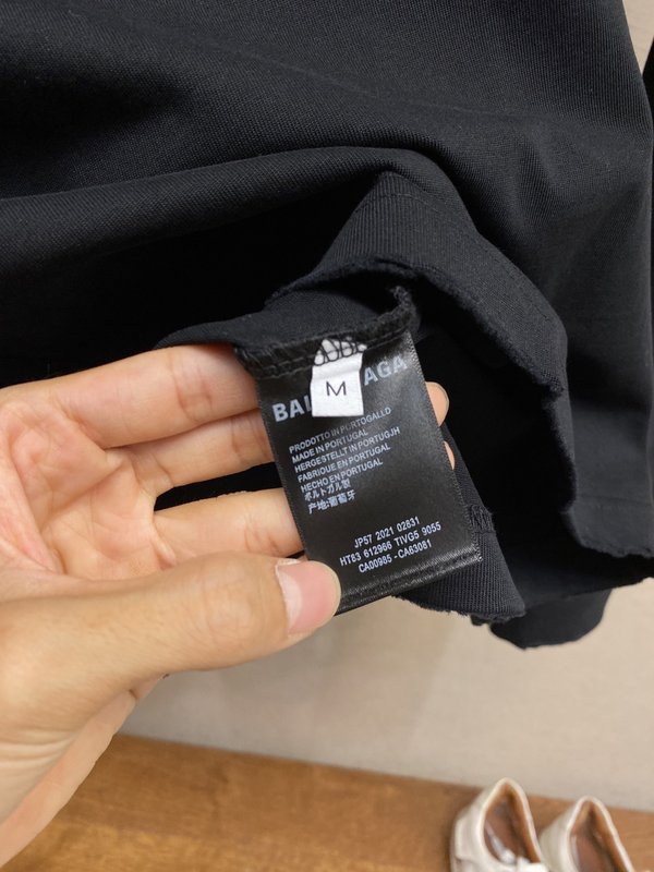 발렌시아가 칠석 한정 하트 자수 긴팔 티셔츠 001-215366