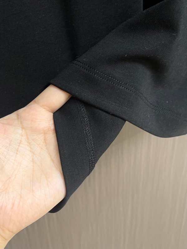 발렌시아가 자수 로고 반목 니트 티셔츠 001-215444