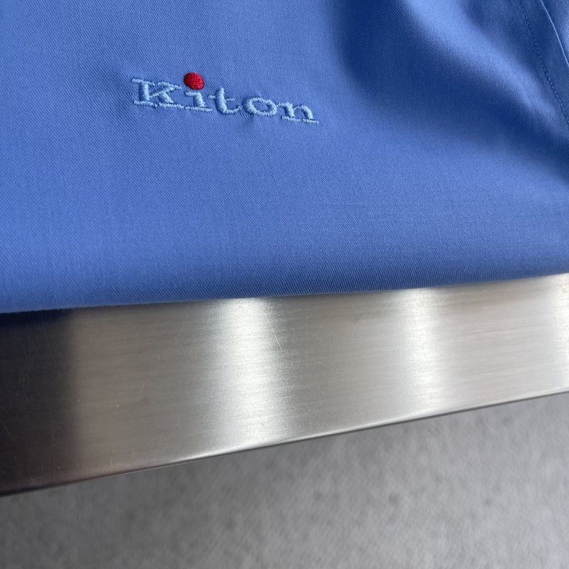 Kiton 남성 면 소재 자수 칼라 긴팔 셔츠 001-216080