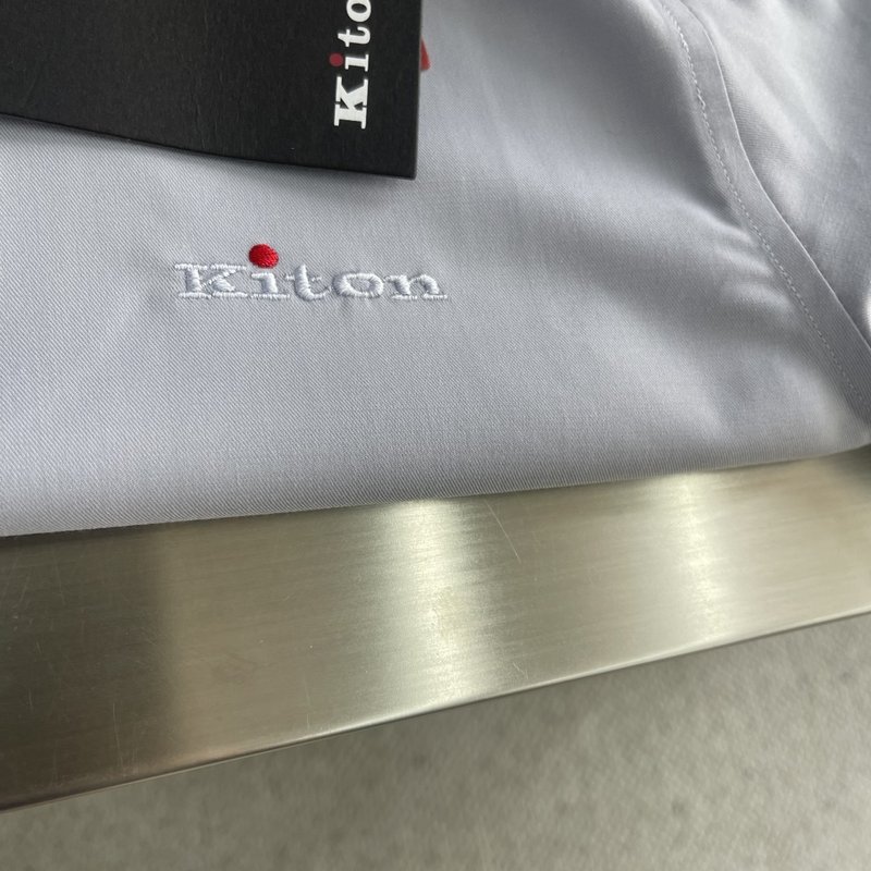 Kiton 남성 면 소재 자수 칼라 긴팔 셔츠 001-216081