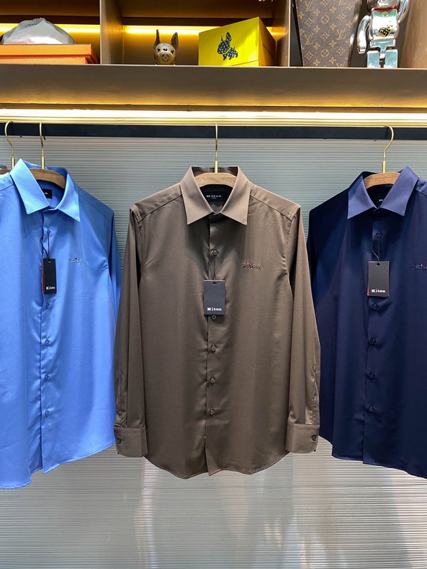 Kiton 남성 면 소재 자수 칼라 긴팔 셔츠 001-216171