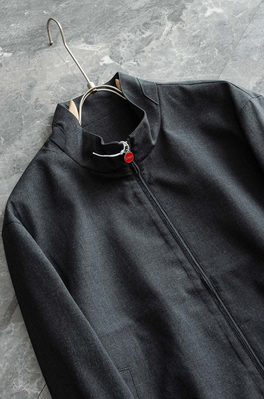 Kiton 남성 캐주얼 스포츠 세트 자켓 및 바지 001-216237