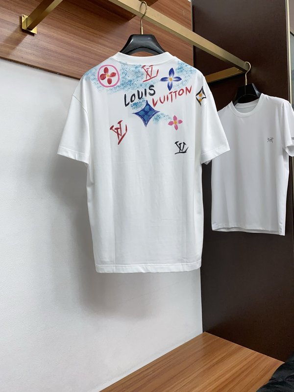 루이비통 남성 면 라운드넥 반팔 티셔츠 001-216395