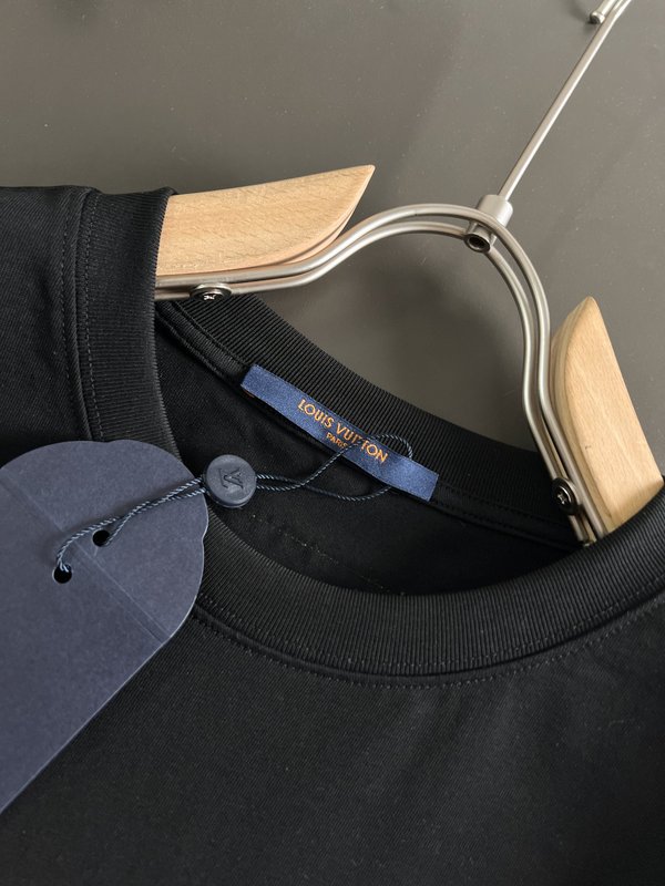 루이비통 남성 심플 반팔 티셔츠 001-216651