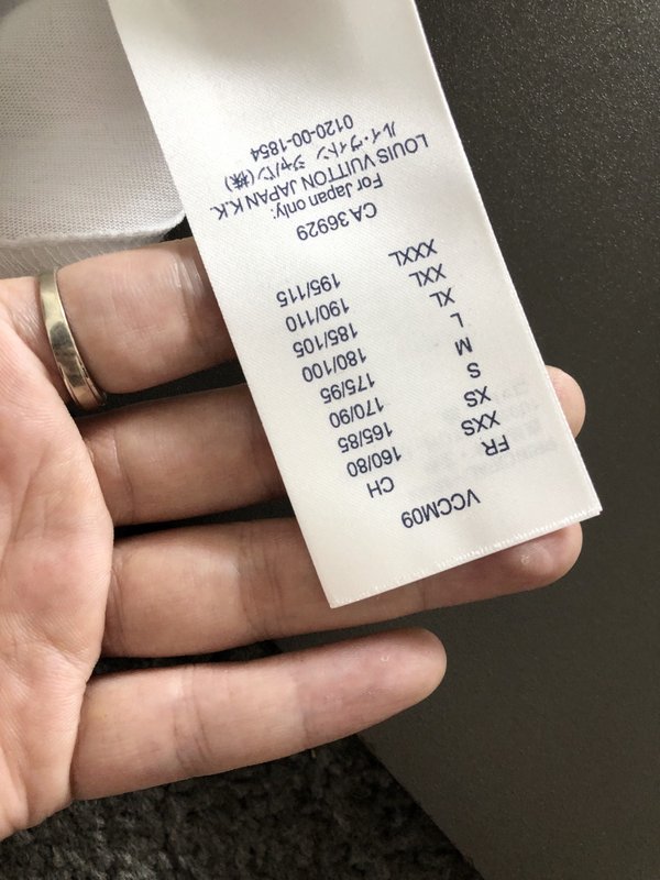 루이비통 남성 심플 로고 반팔 티셔츠 001-216665