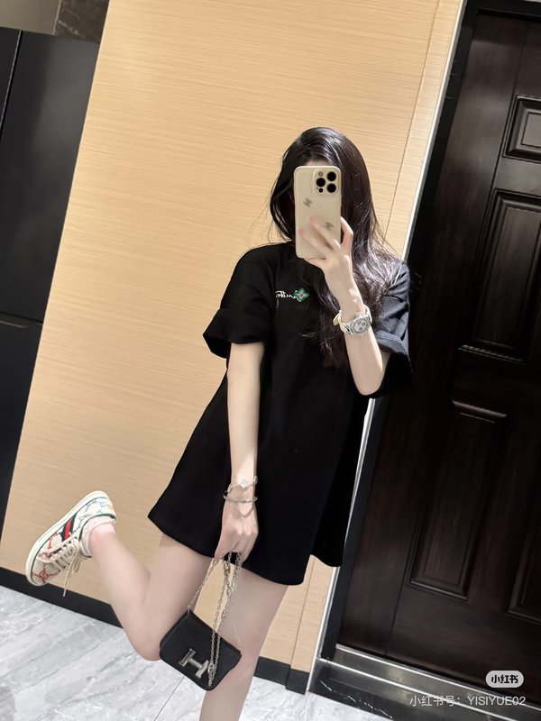 루이비통 크리에이티브 자수 라운드넥 반팔 티셔츠 001-216707