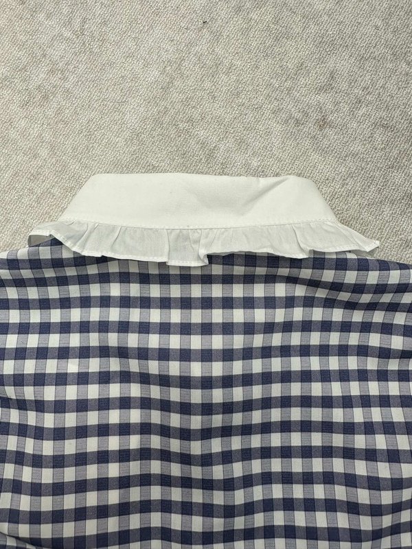 셀린 클래식 컬러 블록 러플 칼라 자수 셔츠 001-216992