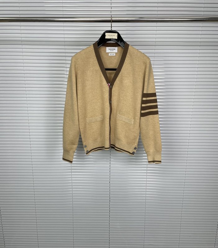 톰브라운 포스트라이프 V 넥 카디건 001-217398