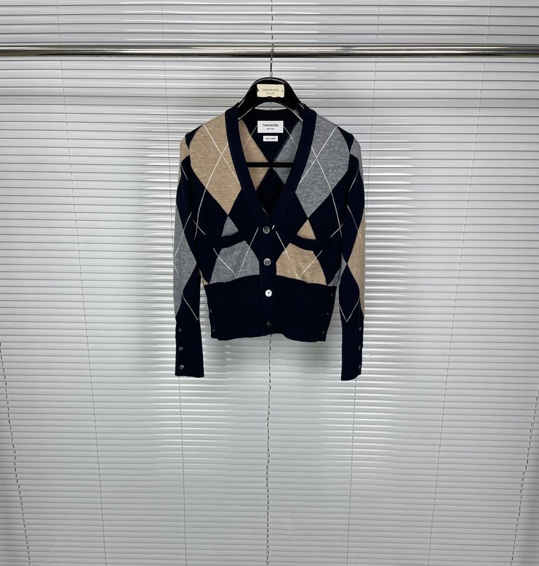 톰브라운 다이아몬드 격자 울 카디건 001-217437