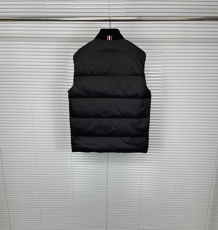 톰브라운 암포바 블랙 다운 베스트 001-217450