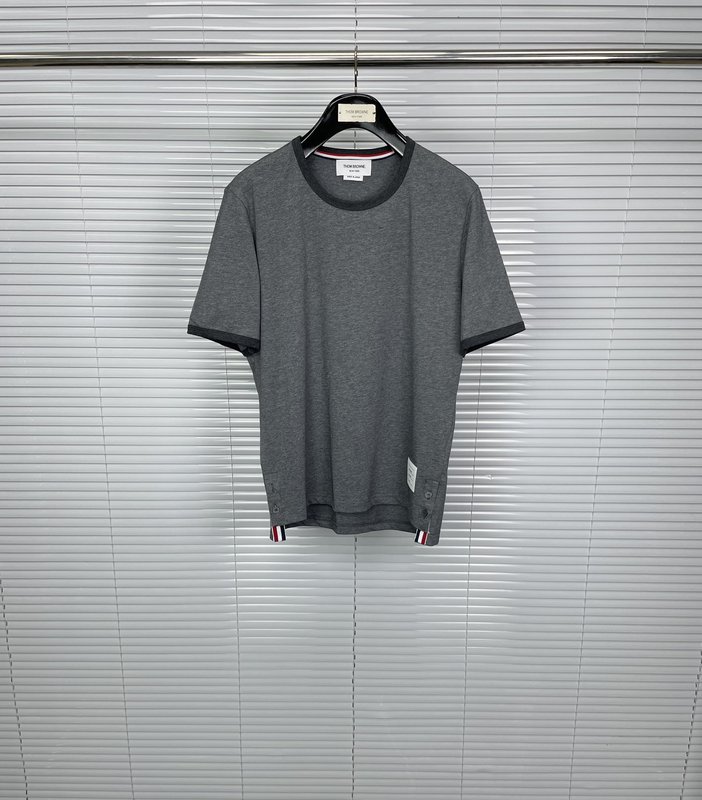 톰브라운 라운드넥 반팔 티셔츠 001-217691