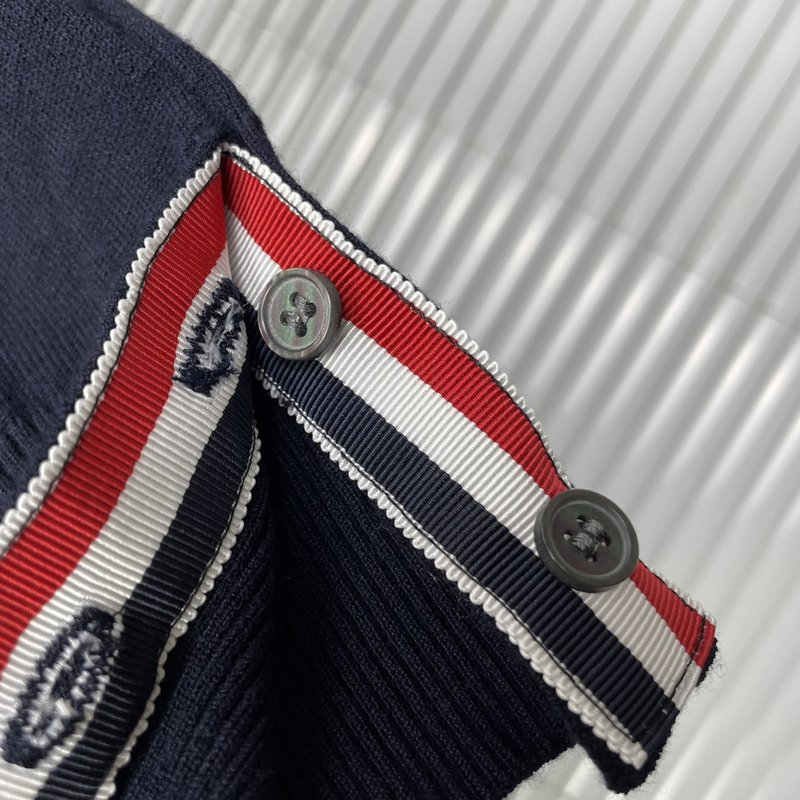 톰브라운 더블 스트라이프 니트 카라 반팔 001-217752