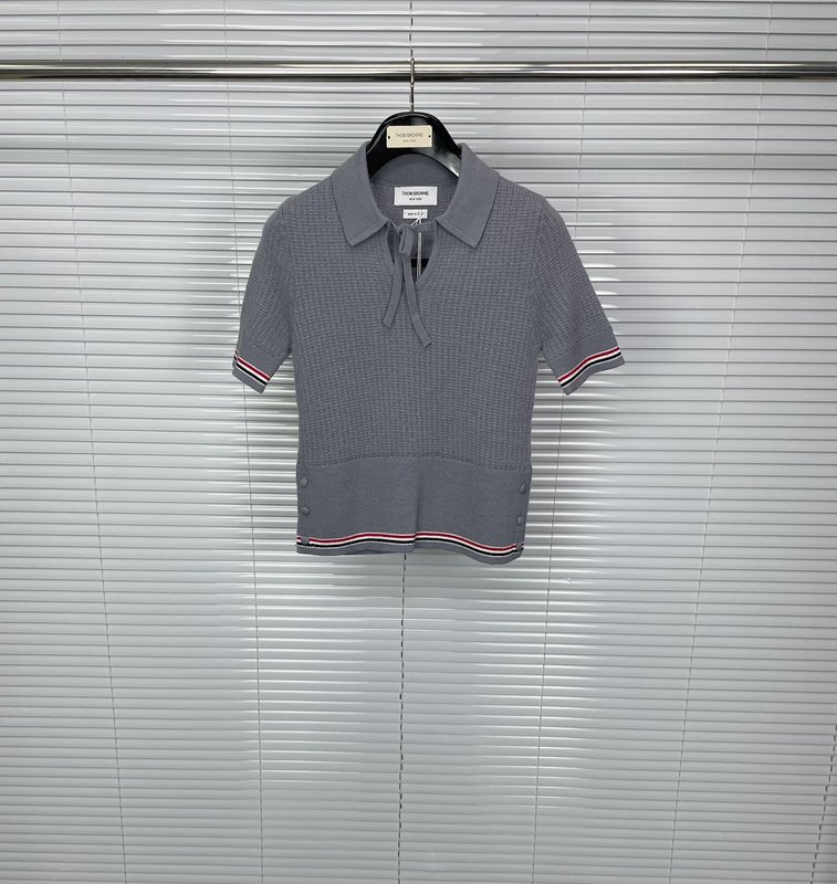톰브라운 순울 소재 끈 디테일 반팔 001-217856