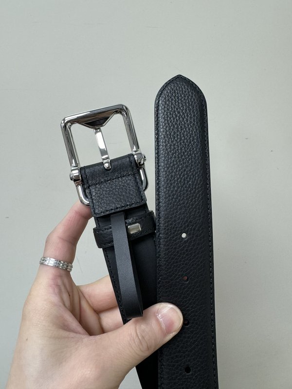 프라다 3.4cm 리치 그레인 블랙 벨트 001-220139