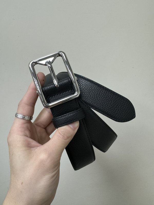 프라다 3.4cm 리치 그레인 블랙 벨트 001-220139