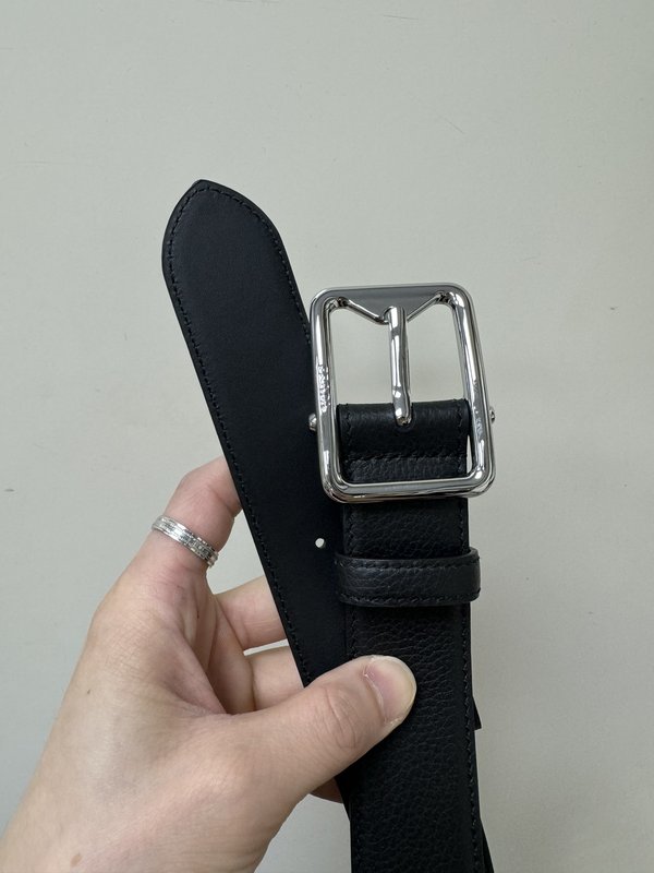 프라다 3.4cm 리치 그레인 블랙 벨트 001-220139