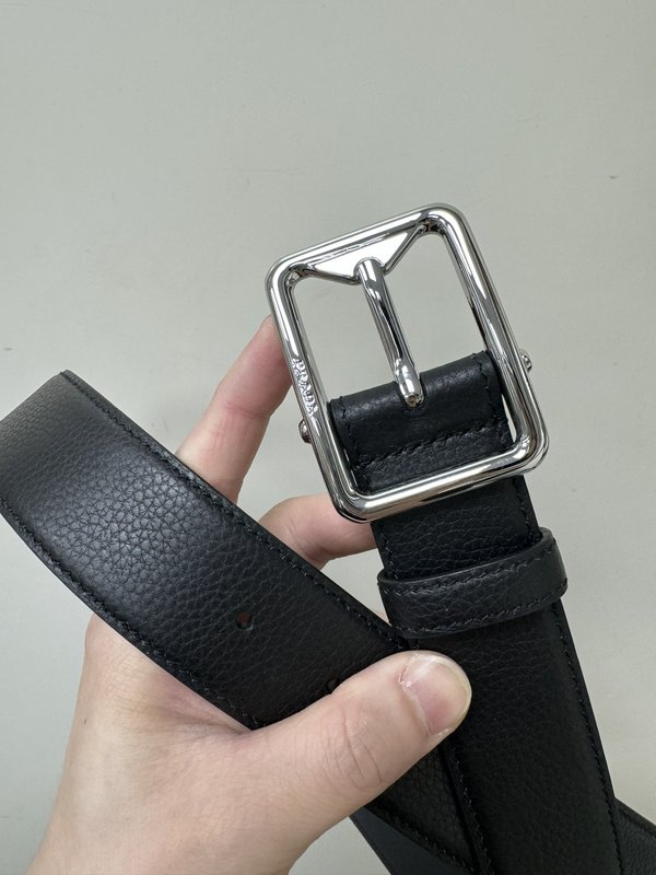 프라다 3.4cm 리치 그레인 블랙 벨트 001-220139