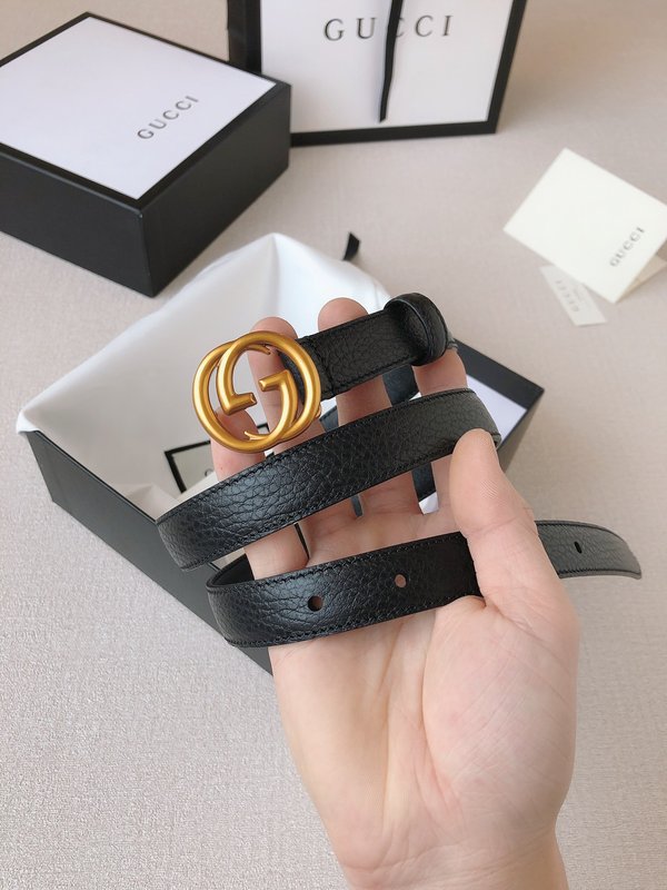 구찌 인터로킹 G 버클 텍스처드 레더 벨트 001-220442