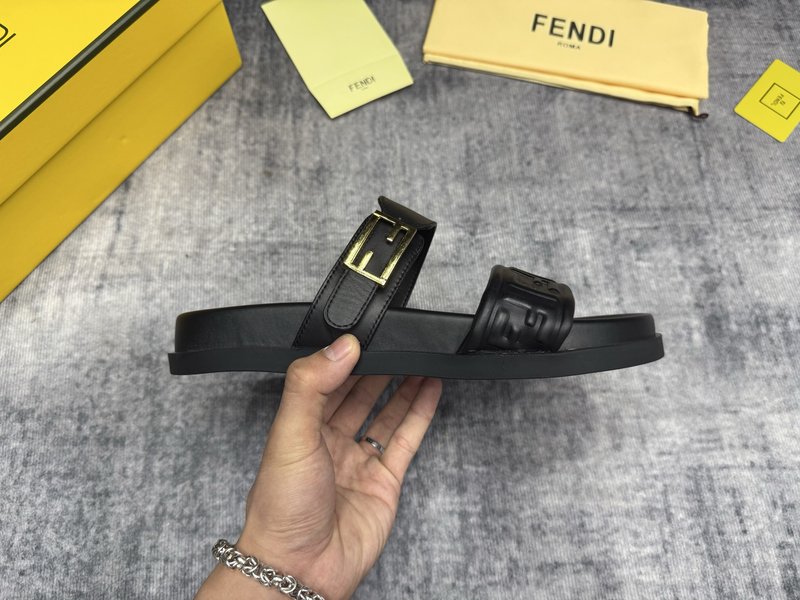 펜디 Fendi 신규 남성 슬리퍼 001-221100