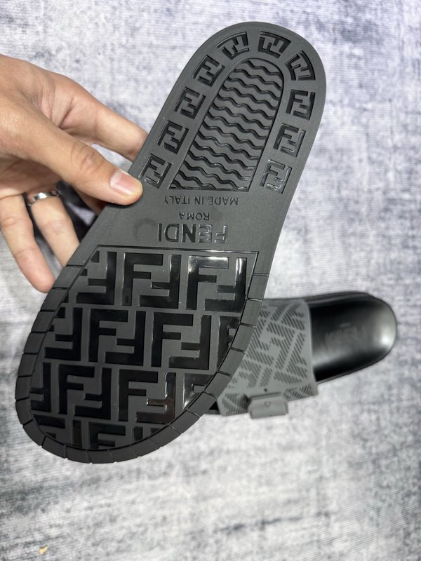 펜디 FENDI 블랙 슬리퍼 001-221154