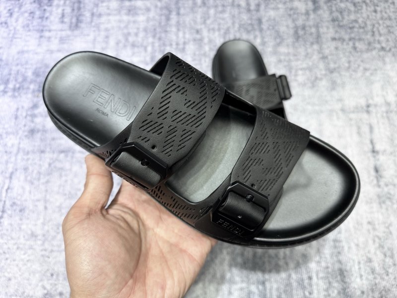 펜디 FENDI 블랙 캐주얼 슬리퍼 001-221162