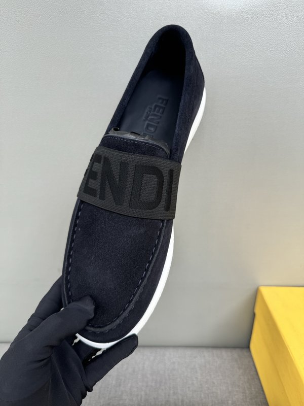 펜디 FENDI 수입 소 가죽 캐주얼 슈즈 001-221228