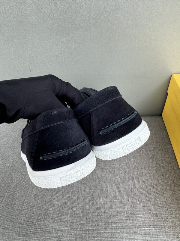 펜디 FENDI 남성 캐주얼 가죽 로퍼 001-221230