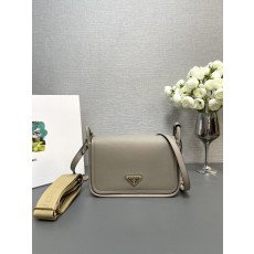 프라다 더블스트랩 플랩 숄더백 001-221747