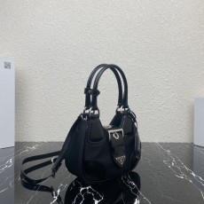 프라다 나일론 광택 가죽 핸드백 001-221753