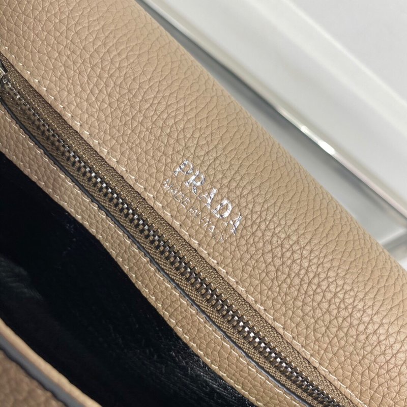 프라다 사슴 가죽 무늬 소가죽 투 스트랩 백 001-221767