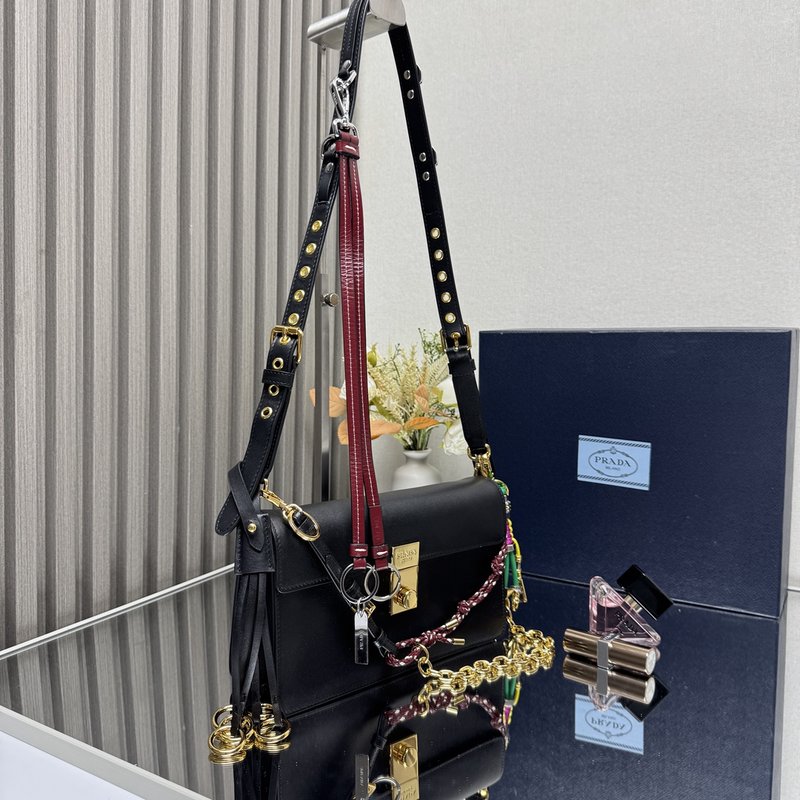 프라다 소프트 사운드 미니 백 001-221842