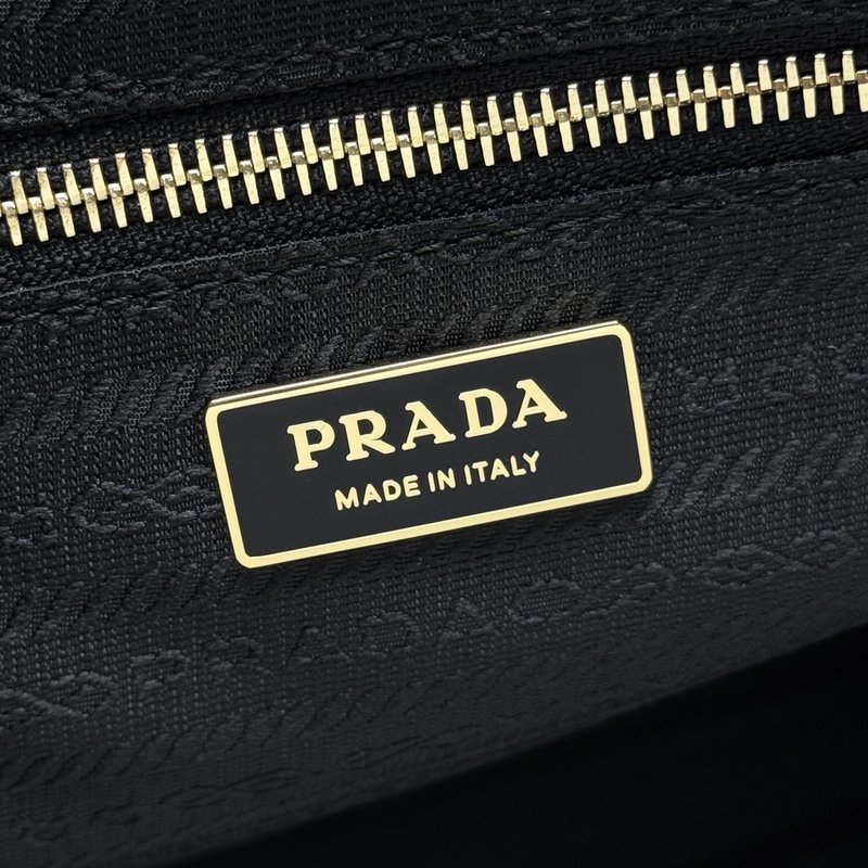 프라다 오일드 레더 빈티지 토트백 001-222046